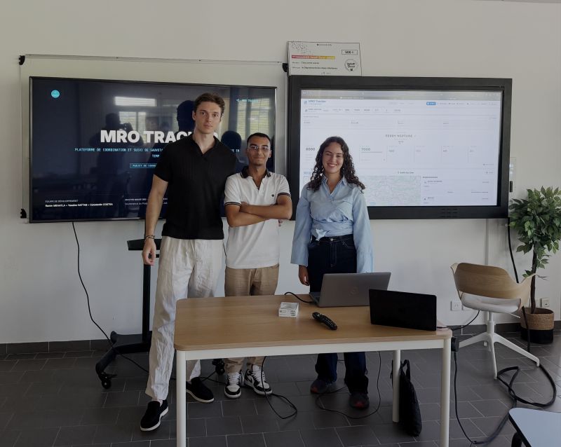 Students presenting MRO Tracker at their final defense at Université Côte d'Azur